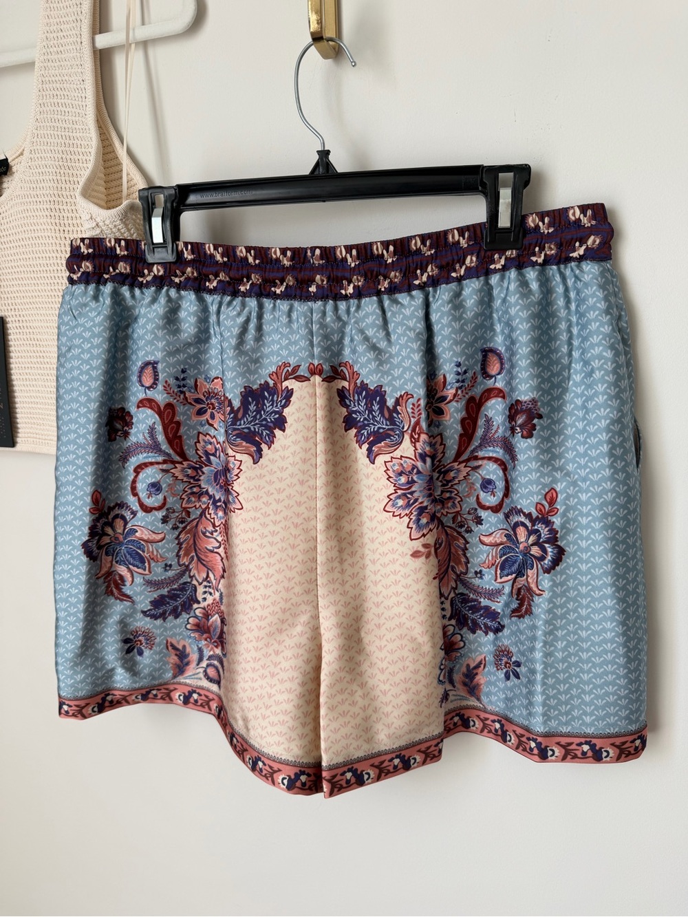 Cream crop Tank Top & Blue Floral Shorts two piece Set - Picture 6 of 8